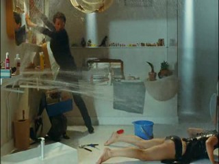 Un bonheur n'arrive jamais seul (Happiness Never Comes Alone)