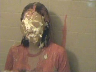 Anna gets slimed/pied