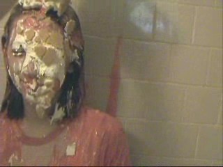 Anna gets slimed/pied