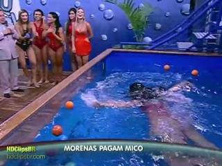 GuGu na piscina