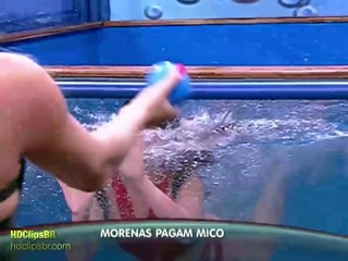 GuGu na piscina
