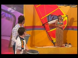 MOM : Holly Willoughby wet