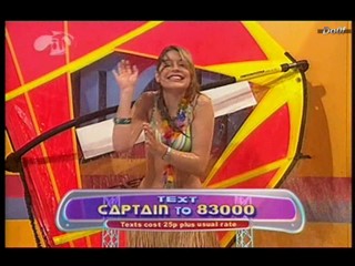 MOM : Holly Willoughby wet