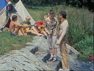Early 80's  movie with sinking canoe